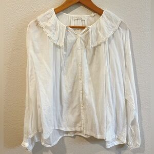 Doen Lightweight White Button-Front Women's Blouse with Ruffle Collar